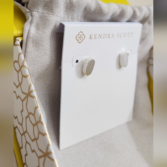 Kendra Scott Barrett Stud Earrings Silver NWT - Picture 4 of 7